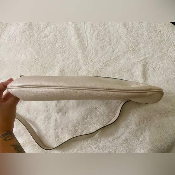 GUCCI LOGO PRINT MESSENGER BAG - Picture 3 of 14